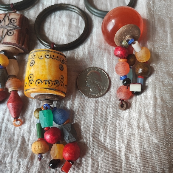 Set of 4 Four Beaded Beads Napkin Holders Rings Carved Resin Lucite Vintage EUC - Picture 3 of 8